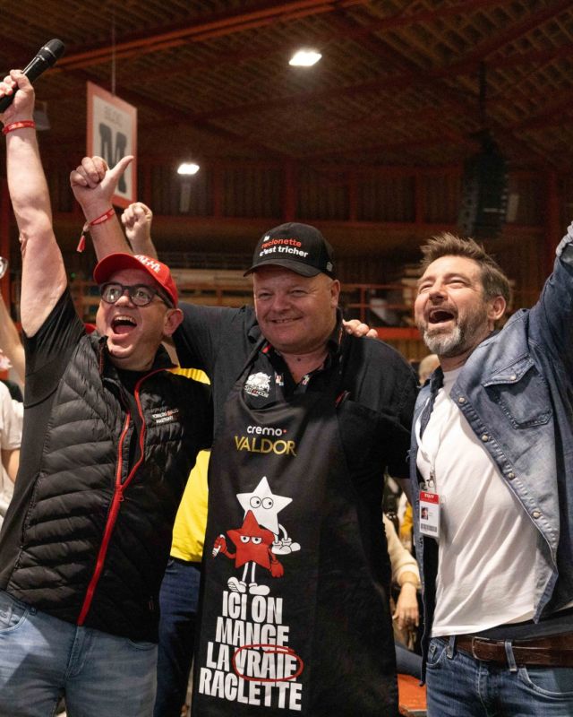 Ce samedi, nous avons eu l'honneur de contribuer à un événement mémorable : le record du monde de la plus grande raclette !🏆

4893 participants, 361 racleurs, 2 tonnes de fromage, 815 demi-meules, 1200 kg de pomme de terre ,1212 pots de cornichons, autant de chiffres qui témoignent de l'ampleur de ce projet fou!

Des mois d'organisation pour notre équipe passionnée et engagée, capable de relever tout type de défi, peu importe l'originalité et l'envergure du projet! 

Merci à toutes les personnes impliquées et à ceux qui ont contribué à faire de ce moment un vrai succès ! 🙌

Un évènement @myexpo.martigny  et Les Acrobates

Merci à nos partenaires
🤝 @cremo.ch  @provinsvalais | @migrosvalais | BLI BLA BLO 
@qoqa.ch | @valaisanne1865 | ttmsa | @hugoreitzel | @univerreprouva | CHICCO D'ORO | @distilleriemorand | Sonoval Sàrl | @lenouvellistevs  @rhonefm_officiel | @martignyartcity | @cm_raclette | @regiondentsdumidi | Summit Video | @iris_authentique | @martignyexpo 

📷 Yannick Abbruzzese pour Colla Images