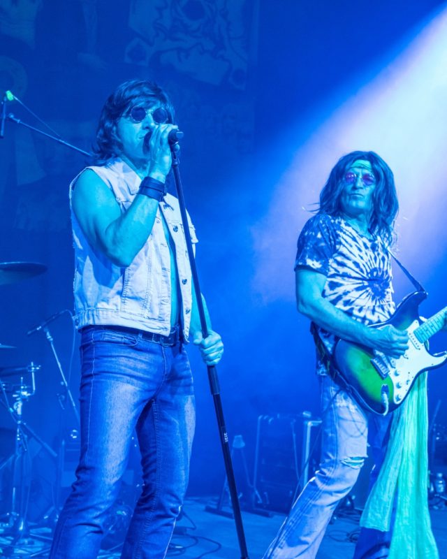 🎸 Un événement sous le signe du rock… et de la maîtrise.

Décoration sur mesure, ambiance soignée, clins d’œil à l’univers rock jusque dans les moindres détails.
Et pour clôturer la soirée : une performance extérieure impressionnante par un artiste du feu. 🔥

Une expérience immersive pensée pour surprendre, fédérer… et marquer les esprits.

Merci à notre client pour sa confiance.
Chez Les Acrobates, chaque événement est une scène, chaque détail compte.

Merci à nos prestataires
@mg_mgmt 
@h_guanzini  pour les photos
Cyril Zurbuchen  pour le F&B
@lindaphoto.ch  pour le selfiematon
Patchwork 
@jan.himself.official
