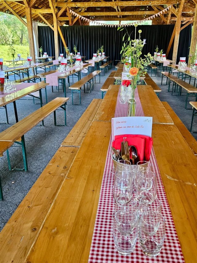 Ambiance champêtre, délicieuses grillades, raclette, produits locaux et bonne humeur pour une soirée inoubliable!

Souvent, les choses les plus simples laissent les plus beaux souvenirs.

Merci à notre client pour sa confiance, et à @rao.linda pour l’ambiance musicale 🔥

#LesAcrobates #soiréecollaborateur #createursdemotions